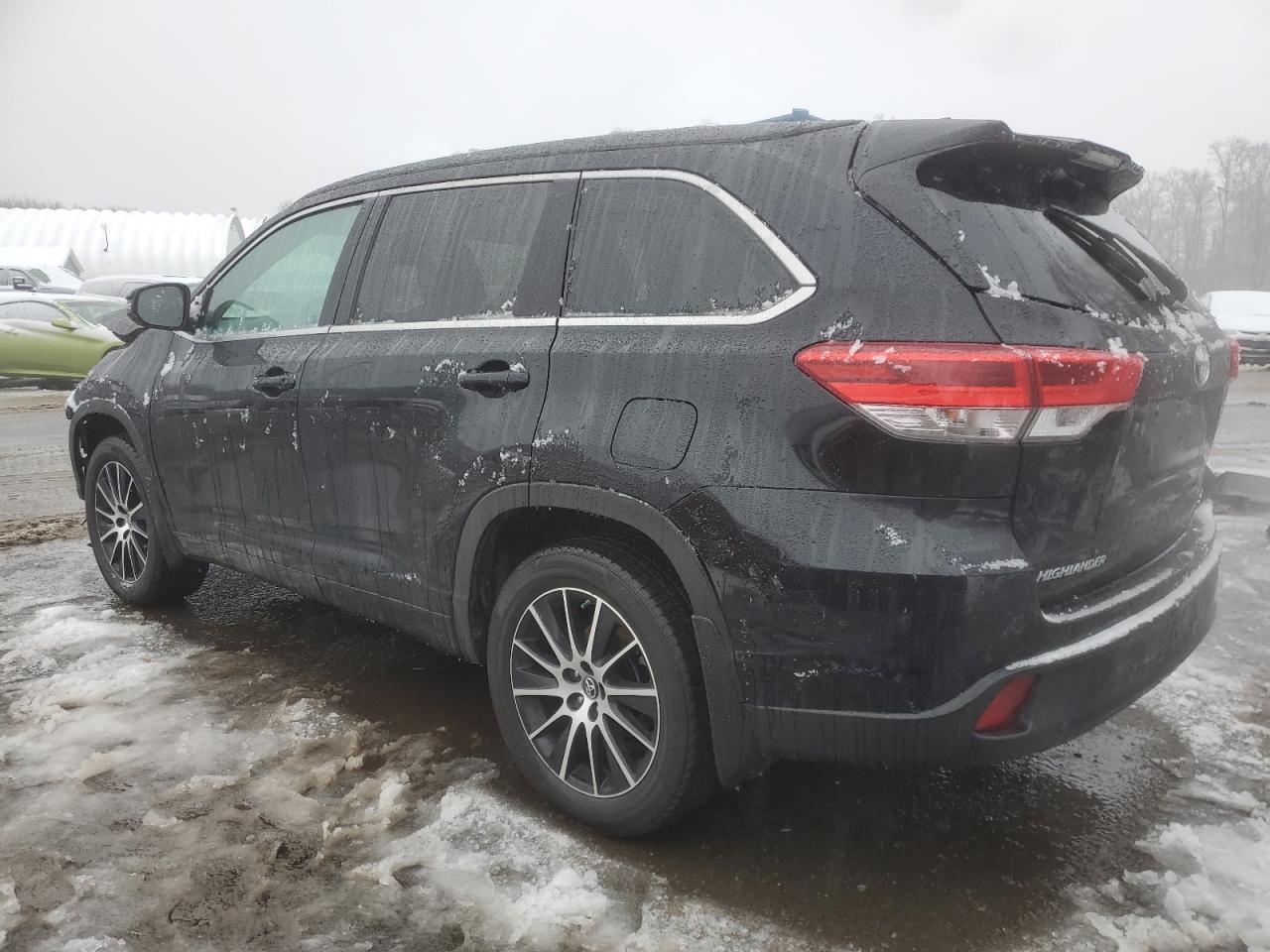 2017 Toyota Highlander - Image 2