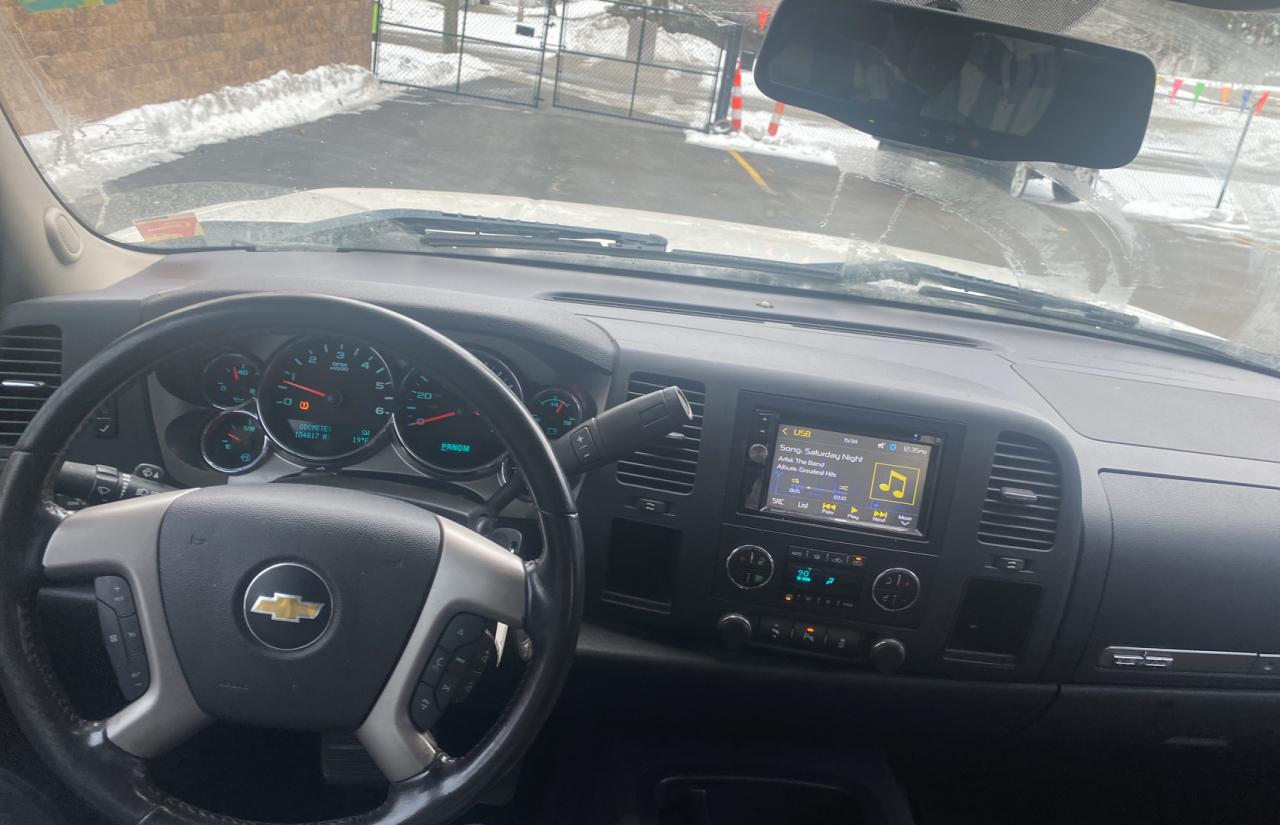 2013 Chevrolet Silverado - Image 9