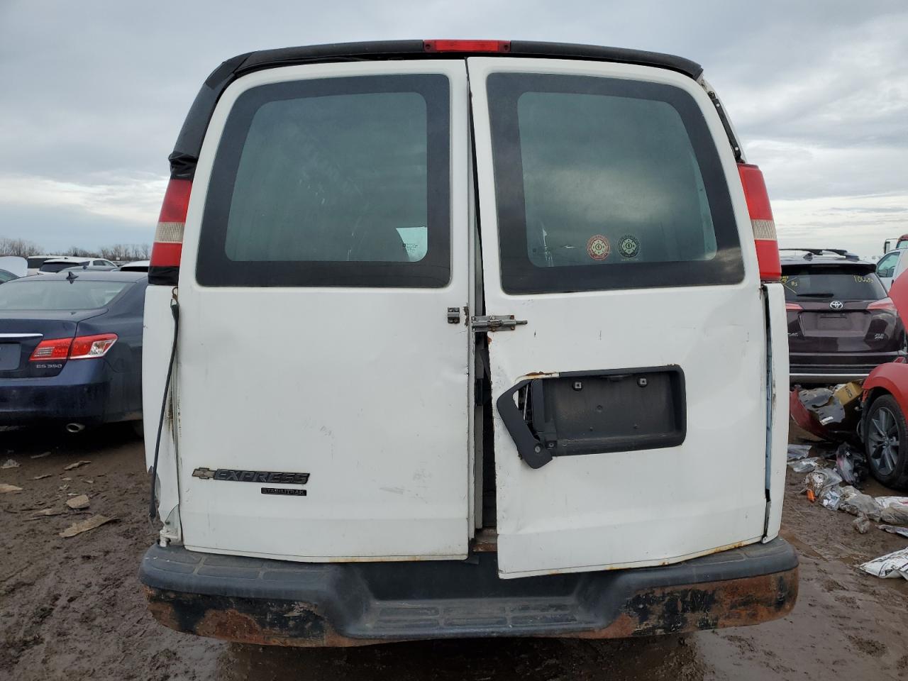 2013 Chevrolet Express - Image 6