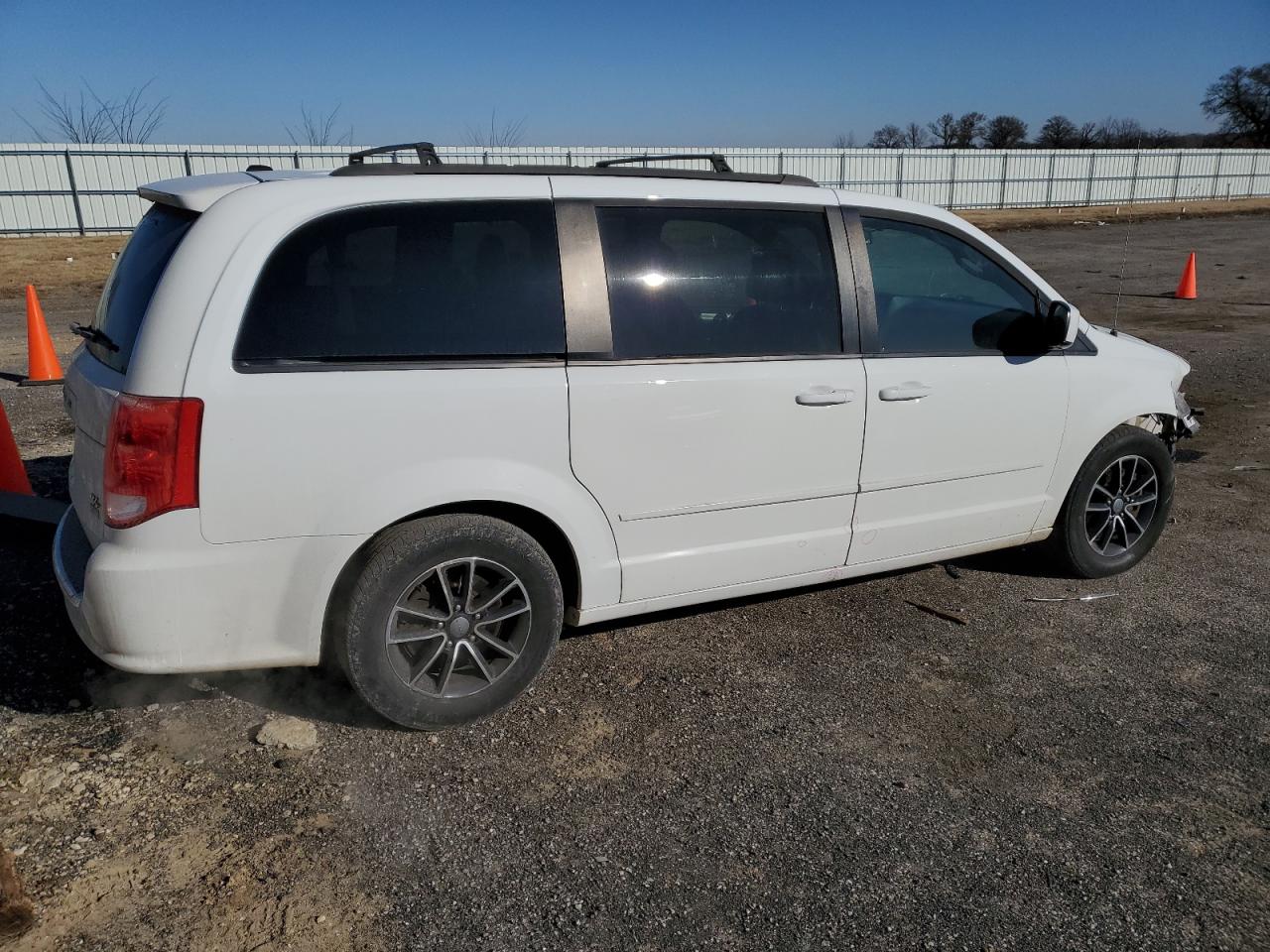 2016 Dodge Caravan - Image 3
