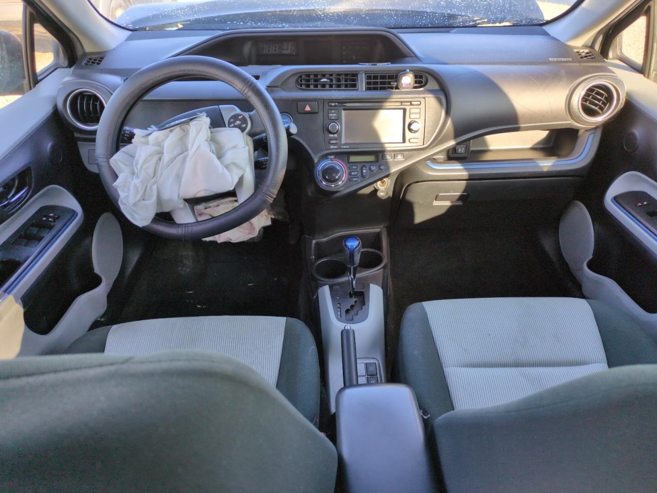 2013 Toyota Prius - Image 8