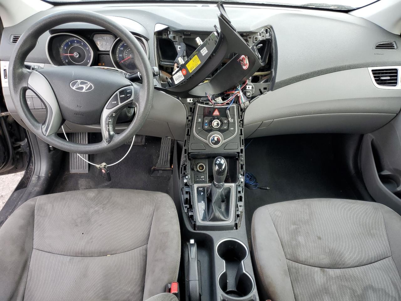 2015 Hyundai Elantra - Image 8