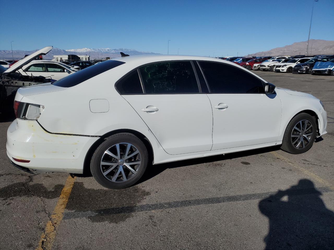 2016 Volkswagen Jetta - Image 3