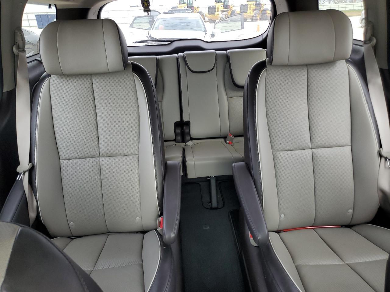 2017 Kia Sedona - Image 10