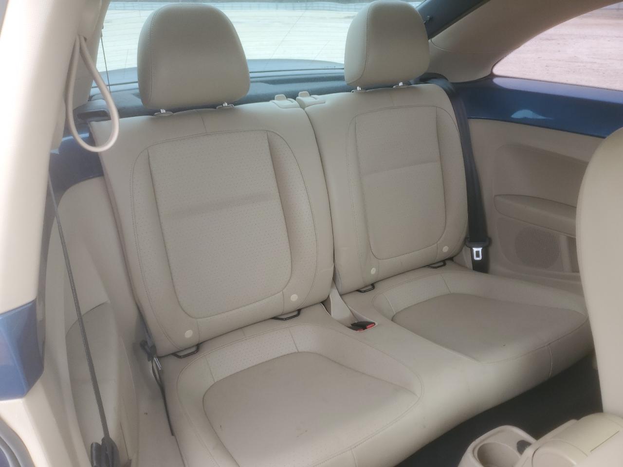 2018 Volkswagen Beetle - Image 10