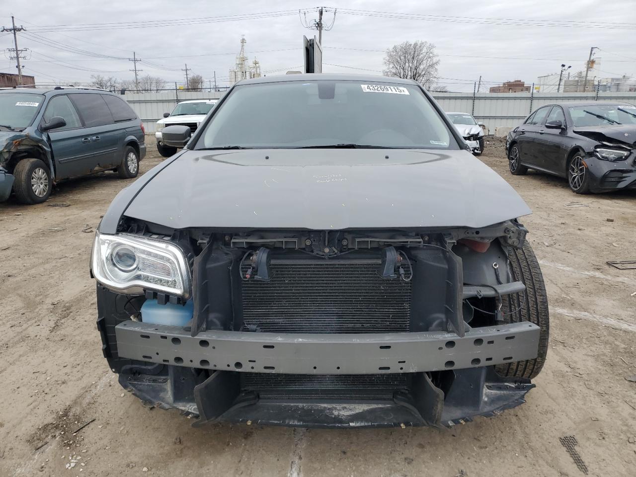 2018 Chrysler 300 - Image 5