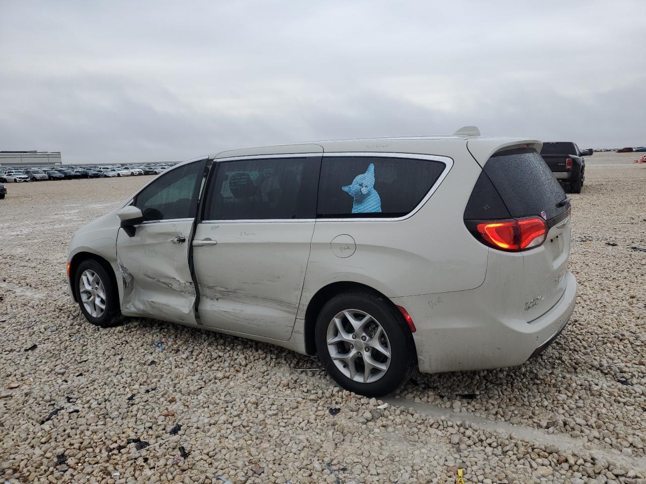 2017 Chrysler Pacifica - Image 2