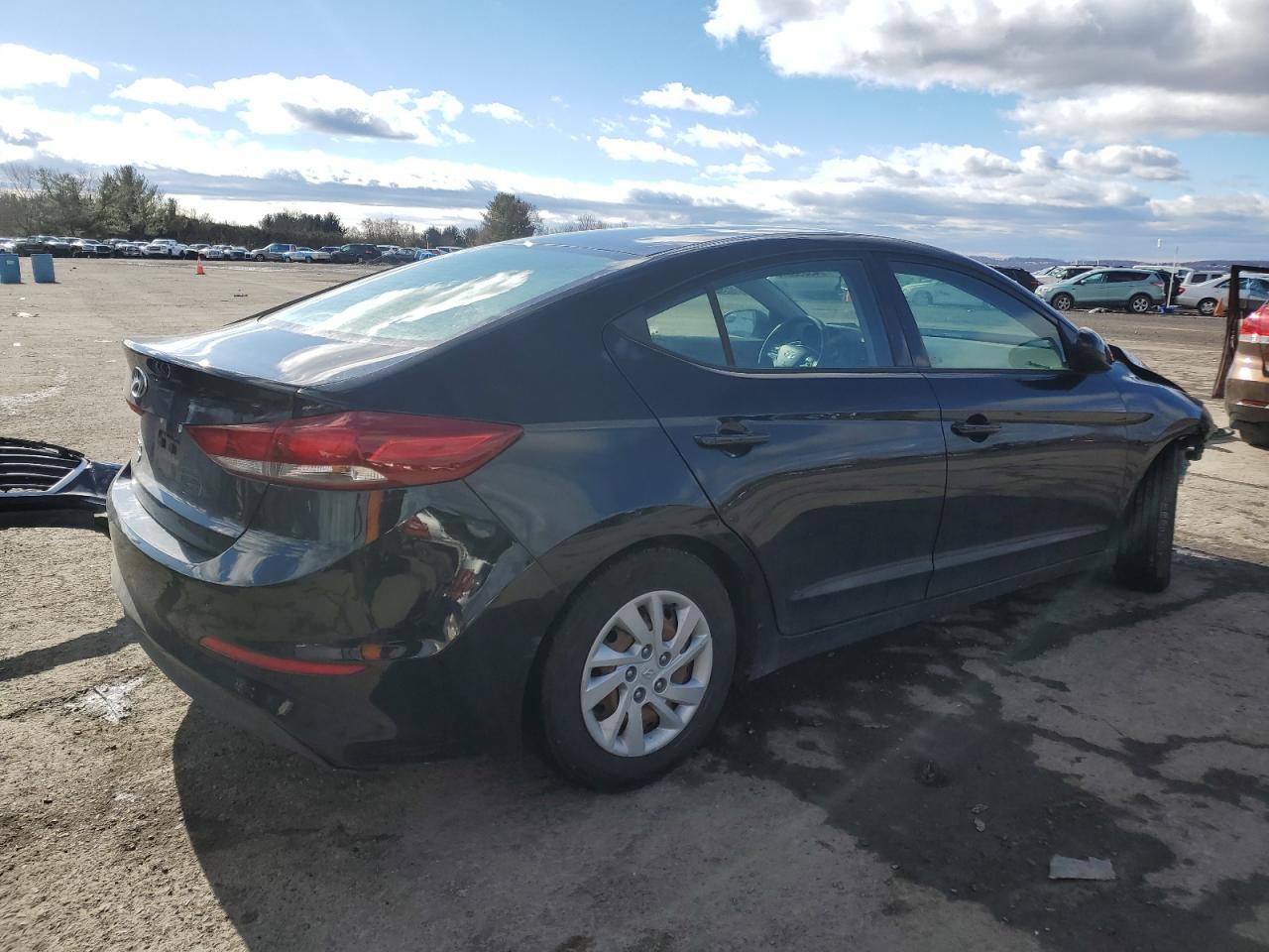 2018 Hyundai Elantra - Image 3
