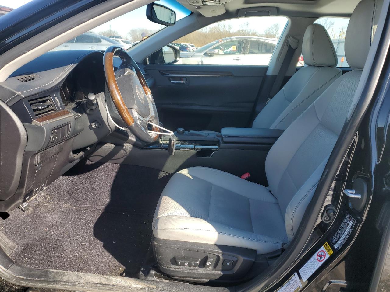 2015 Lexus ES - Image 7