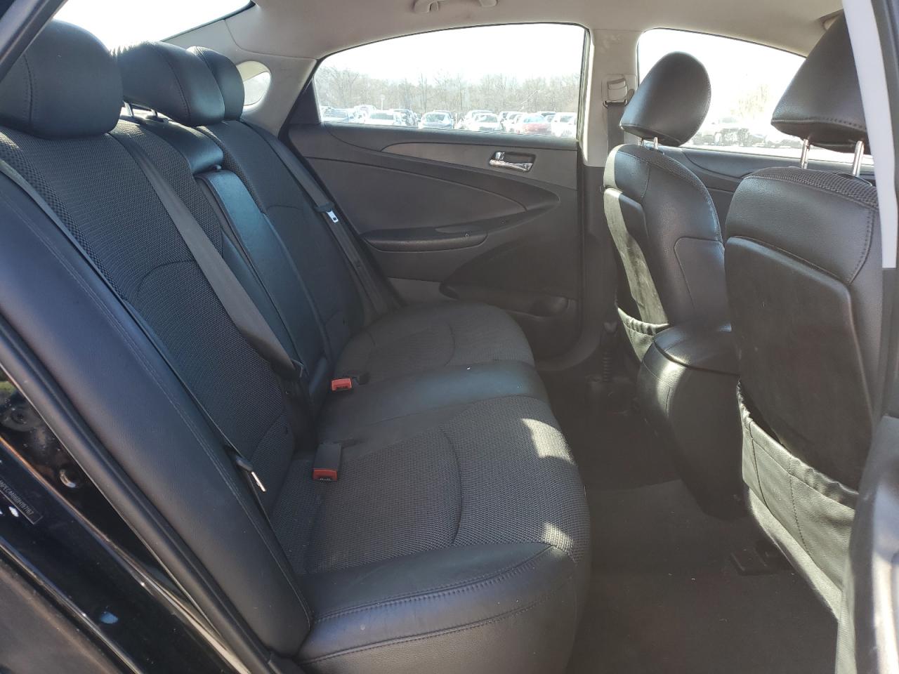 2011 Hyundai Sonata - Image 11