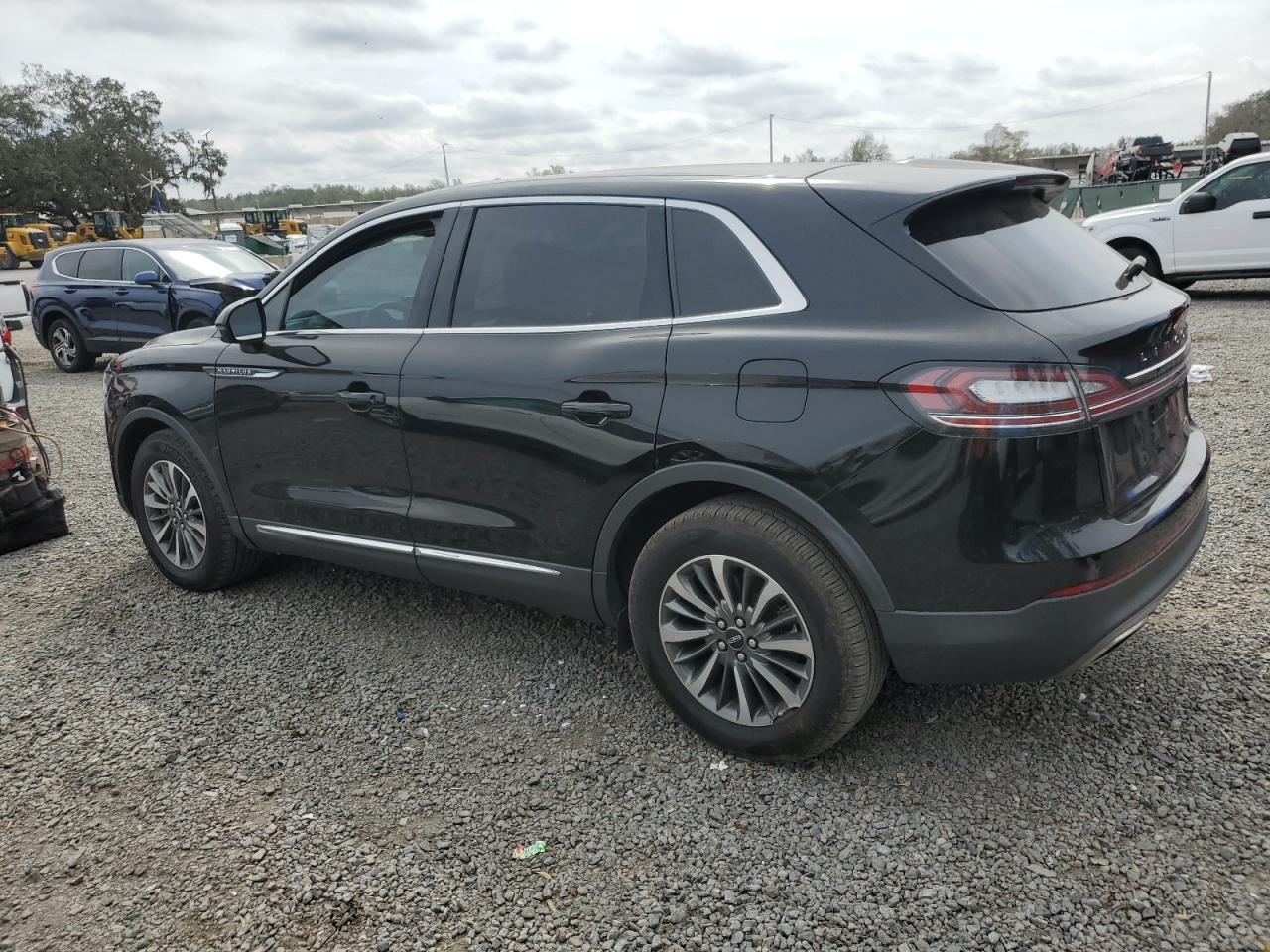 2022 Lincoln Nautilus - Image 2