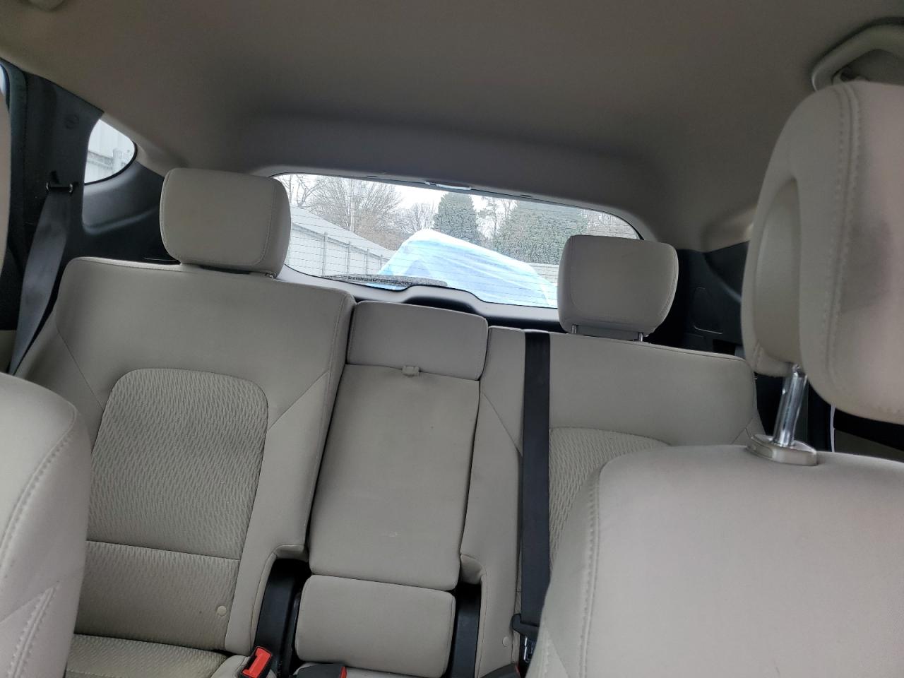 2017 Hyundai Santa Fe - Image 10