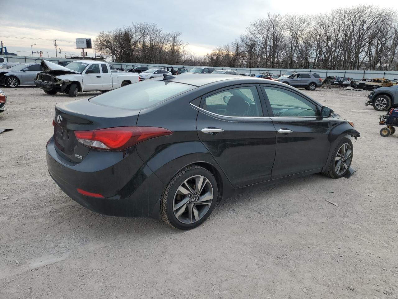 2015 Hyundai Elantra - Image 3