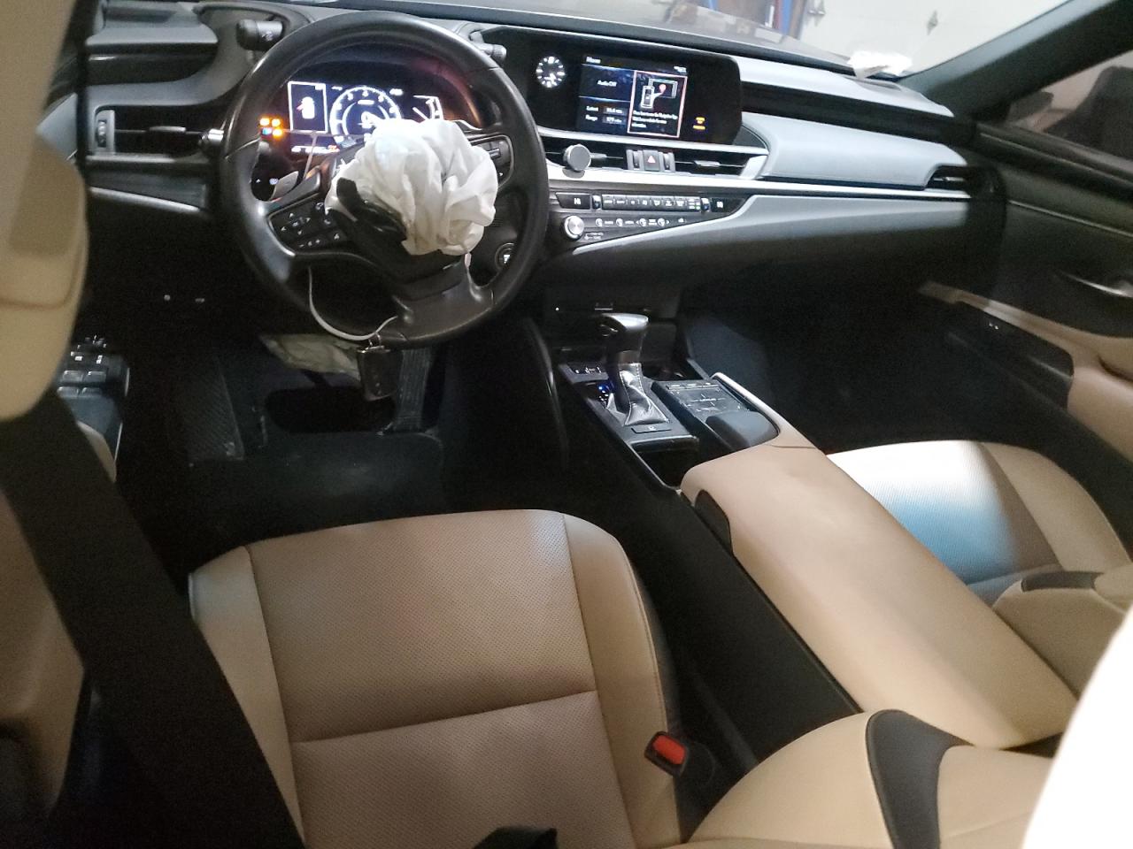 2021 Lexus ES - Image 8