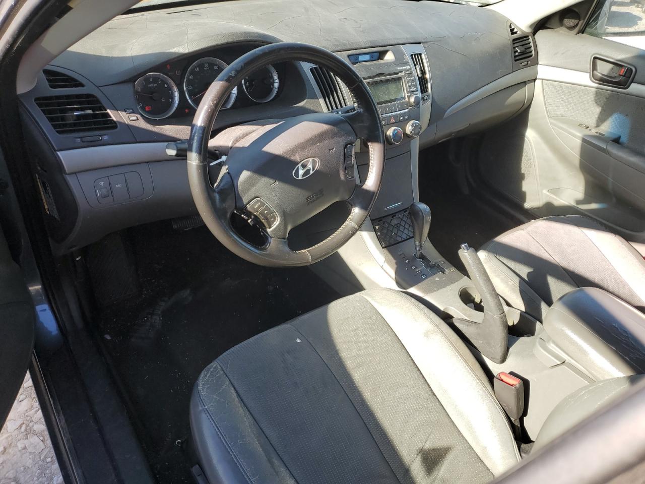2010 Hyundai Sonata - Image 8