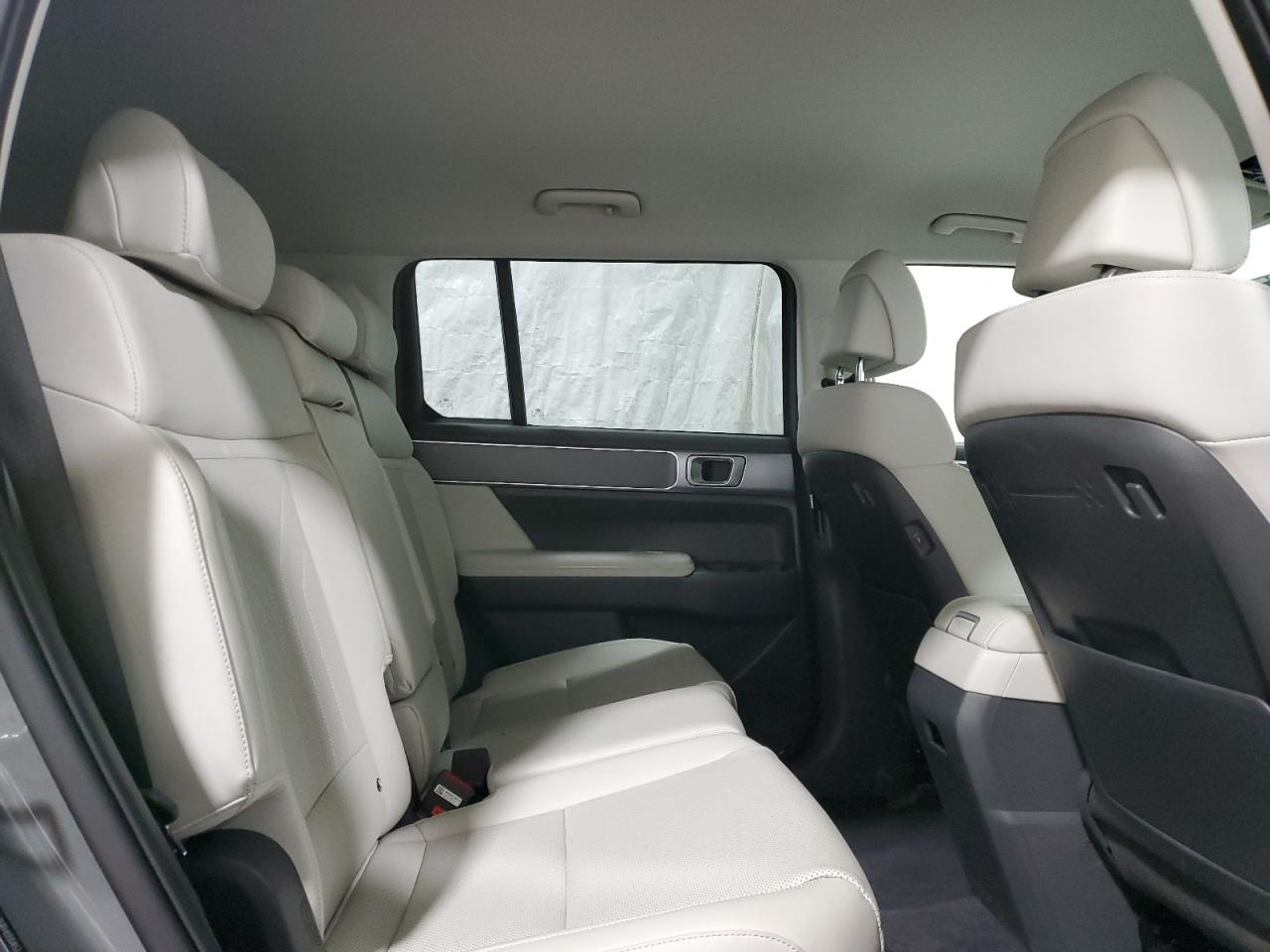 2024 Hyundai Santa Fe - Image 11