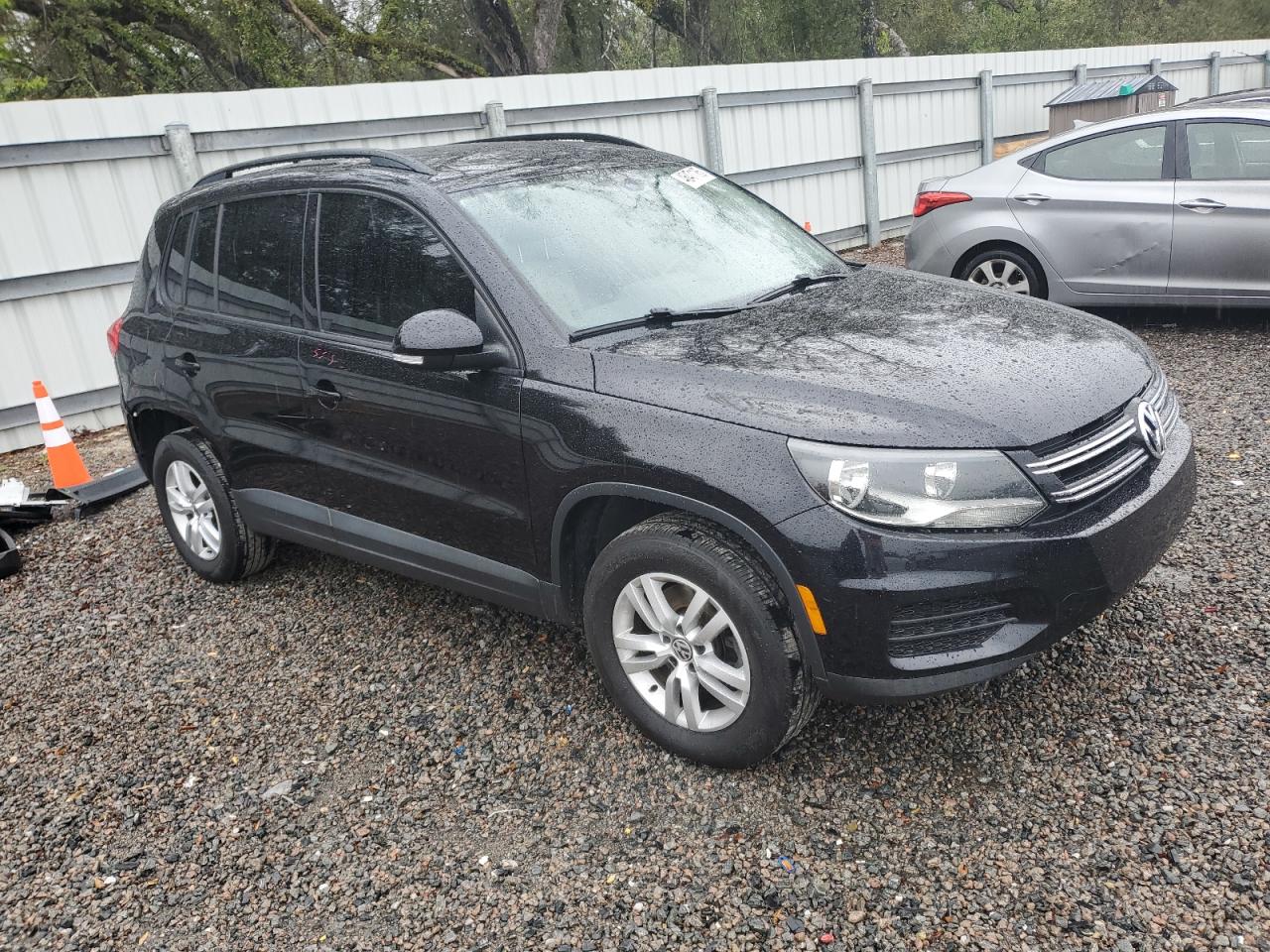 2017 Volkswagen Tiguan - Image 4