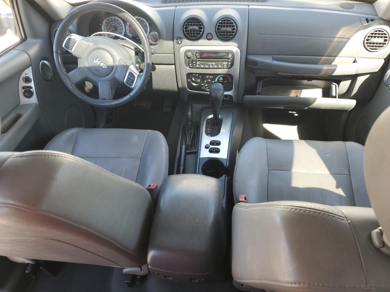 2005 Jeep Liberty (North America) - Image 8