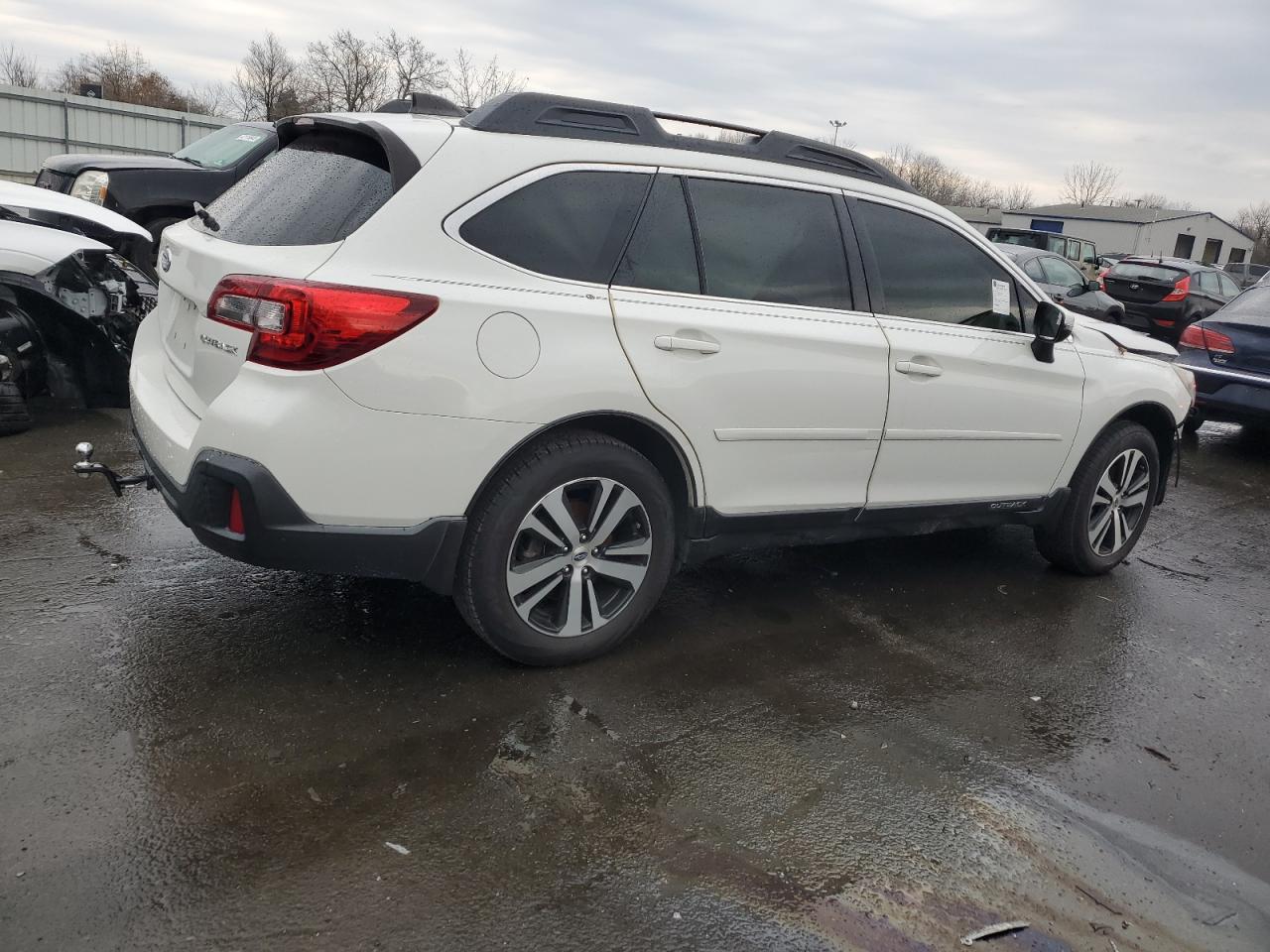 2018 Subaru Outback - Image 3