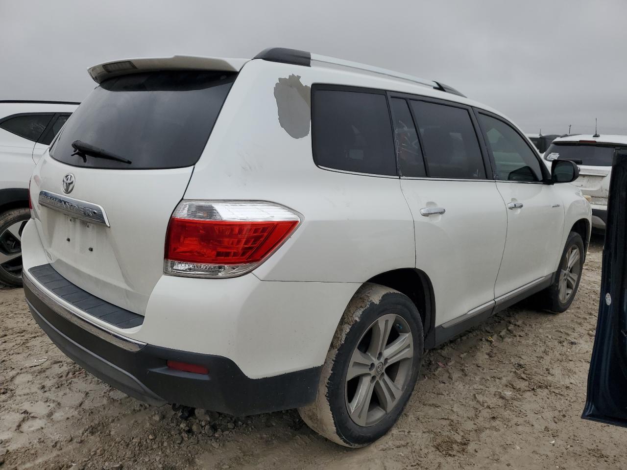 2011 Toyota Highlander - Image 3