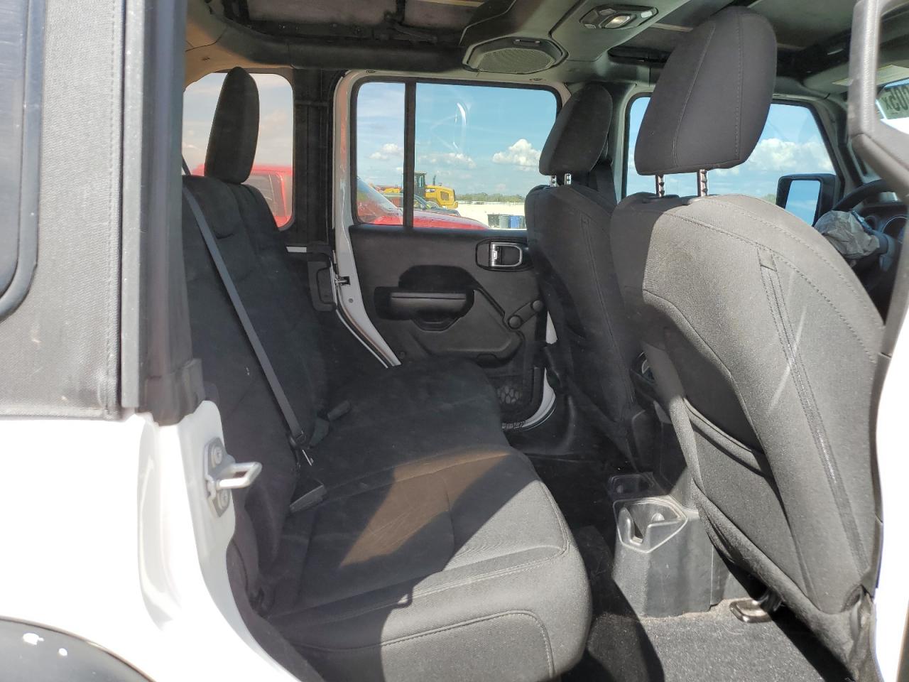 2018 Jeep Wrangler - Image 10