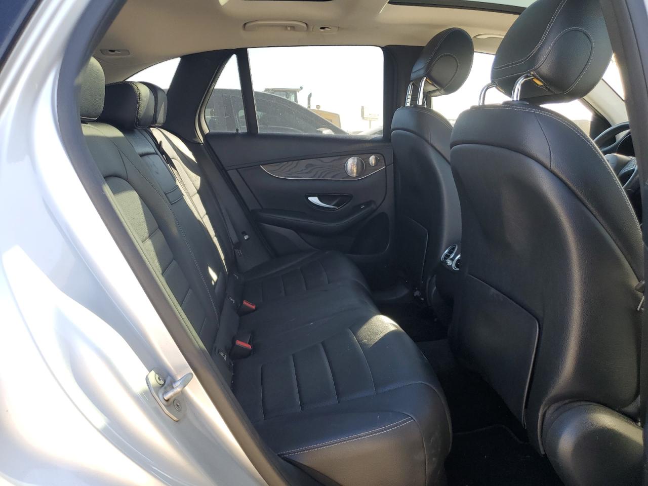 2016 Mercedes-Benz GLC - Image 11