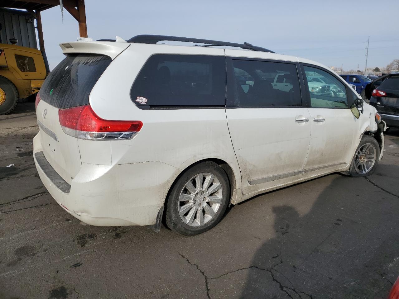 2012 Toyota Sienna - Image 3