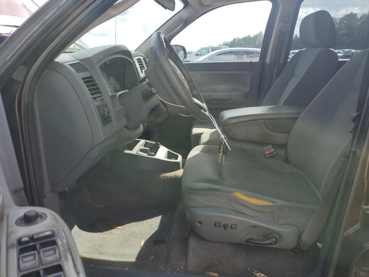 2005 Dodge Dakota - Image 7