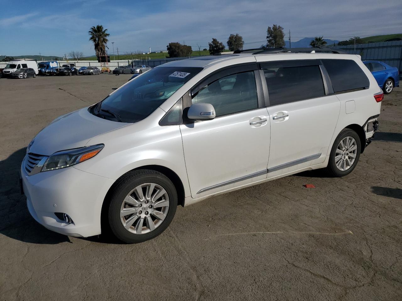 2015 Toyota Sienna - Image 1