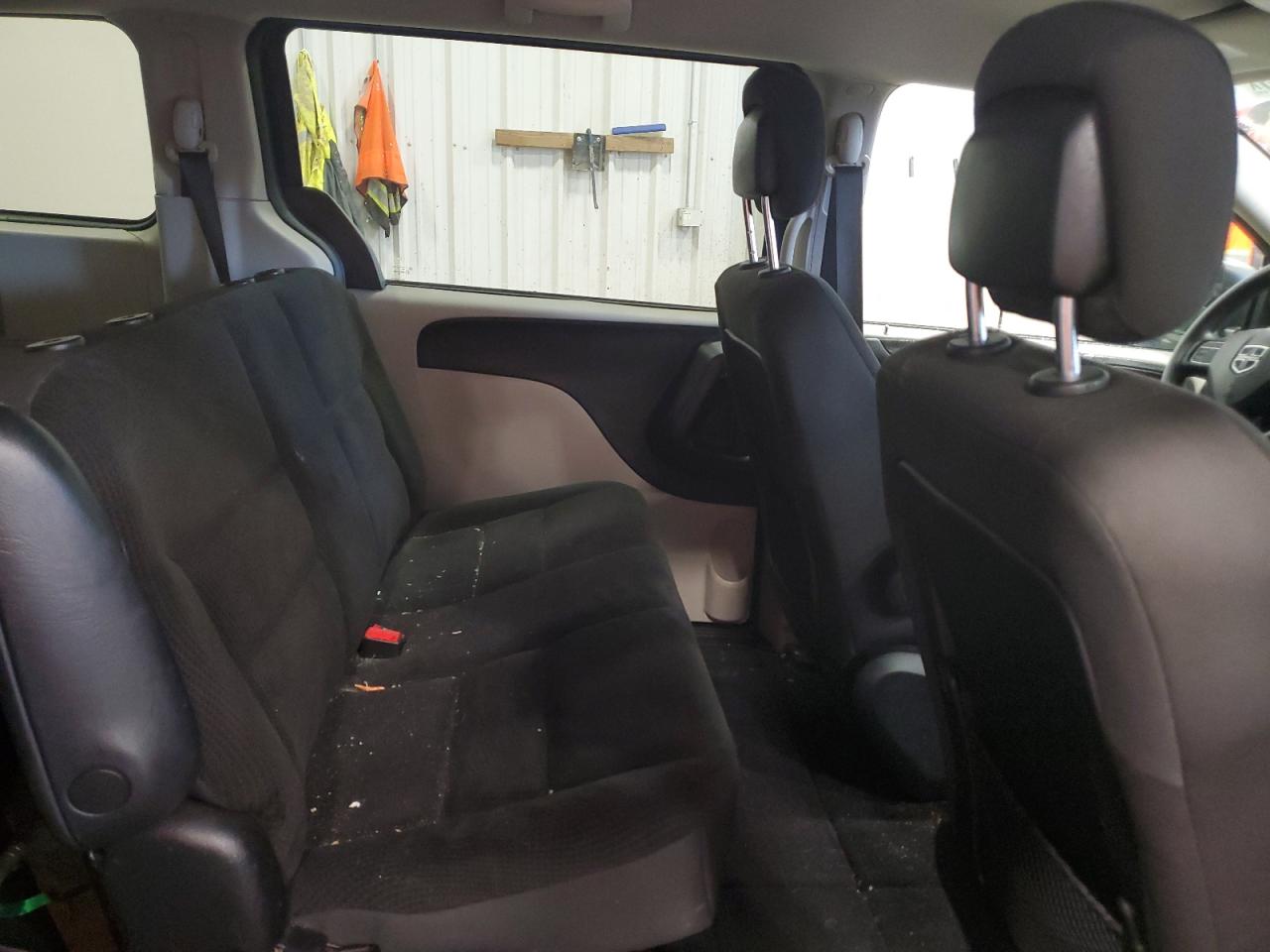 2017 Dodge Caravan - Image 11