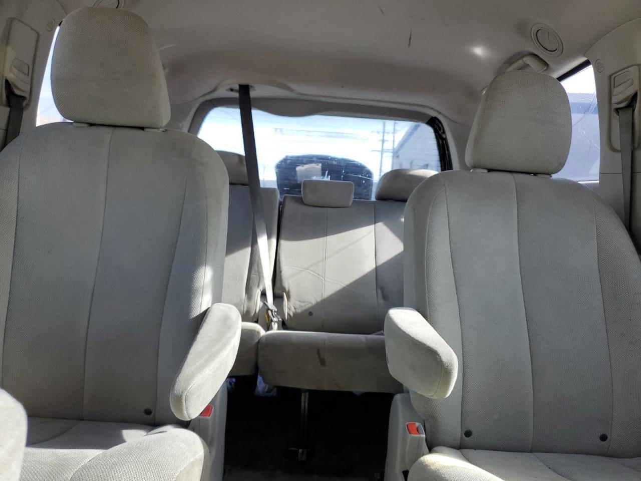 2013 Toyota Sienna - Image 10