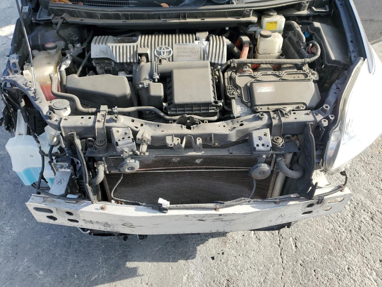 2014 Toyota Prius - Image 13