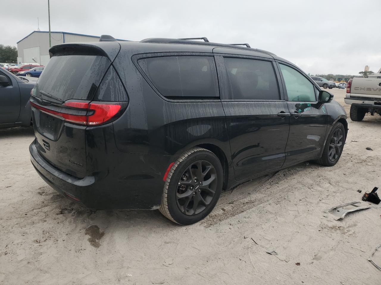 2022 Chrysler Pacifica - Image 3