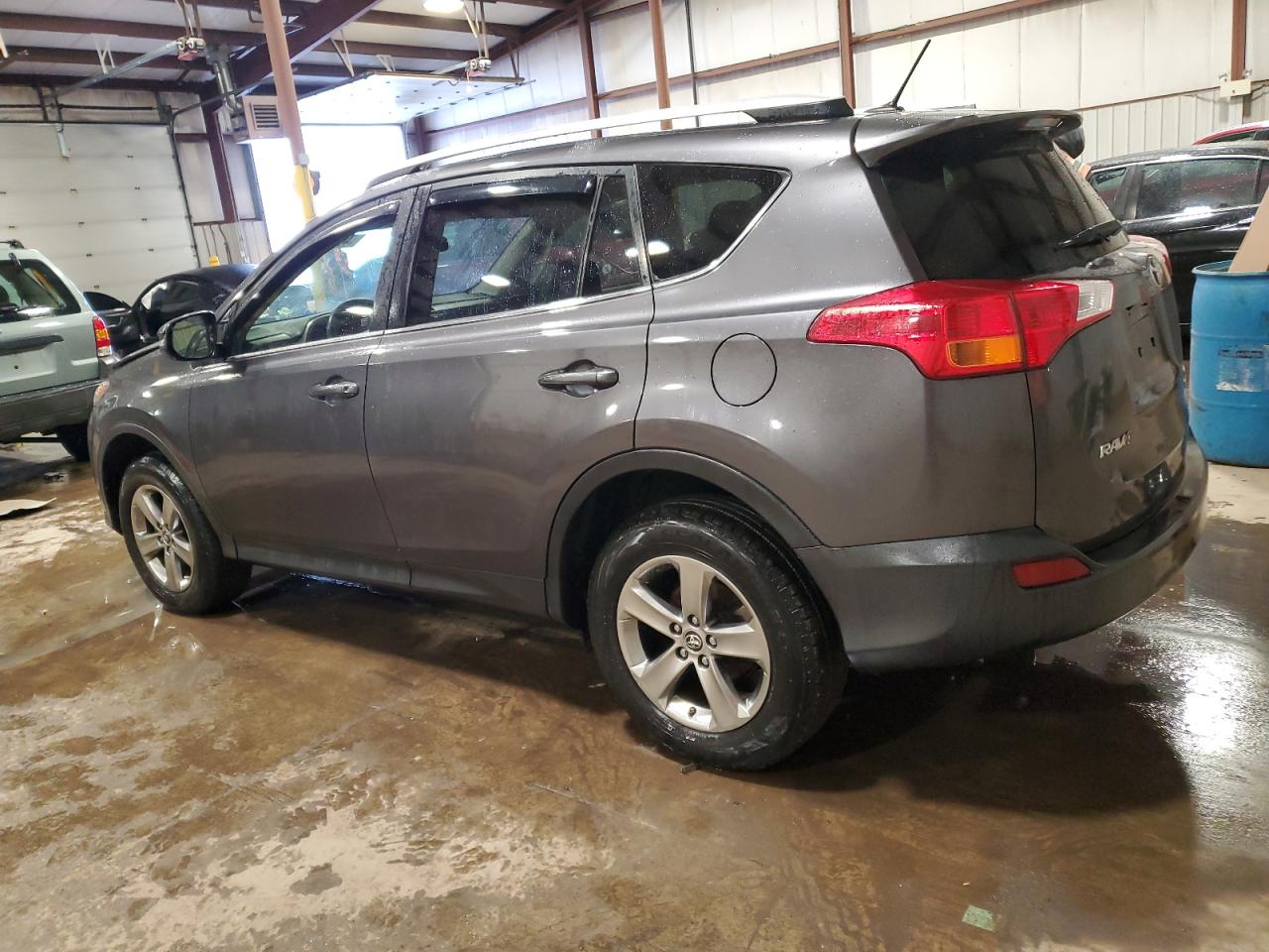 2015 Toyota RAV 4 - Image 2