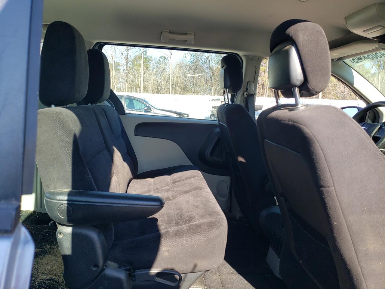 2014 Dodge Caravan - Image 11
