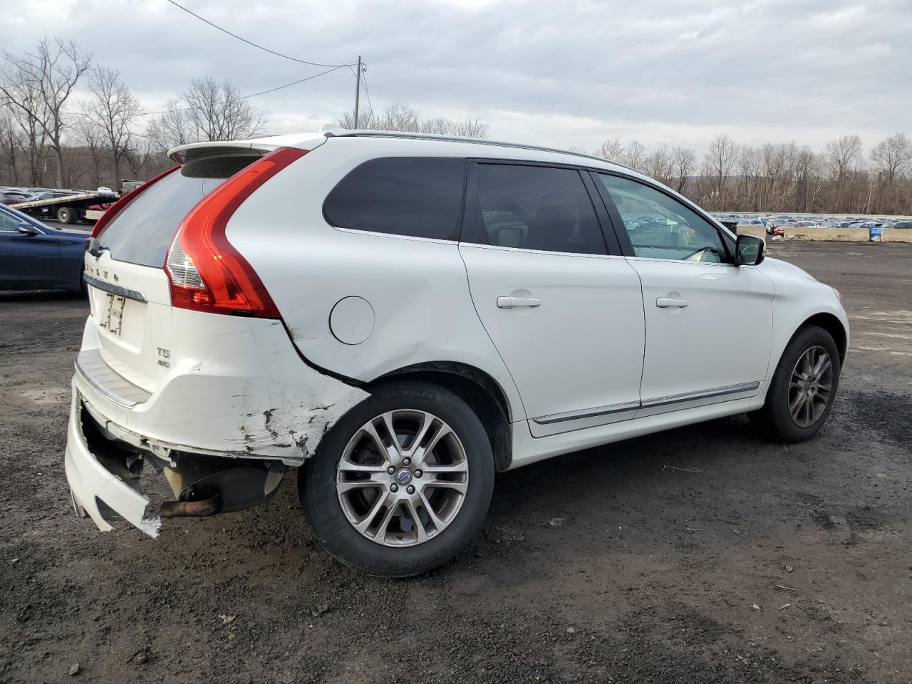 2015 Volvo XC60 - Image 3