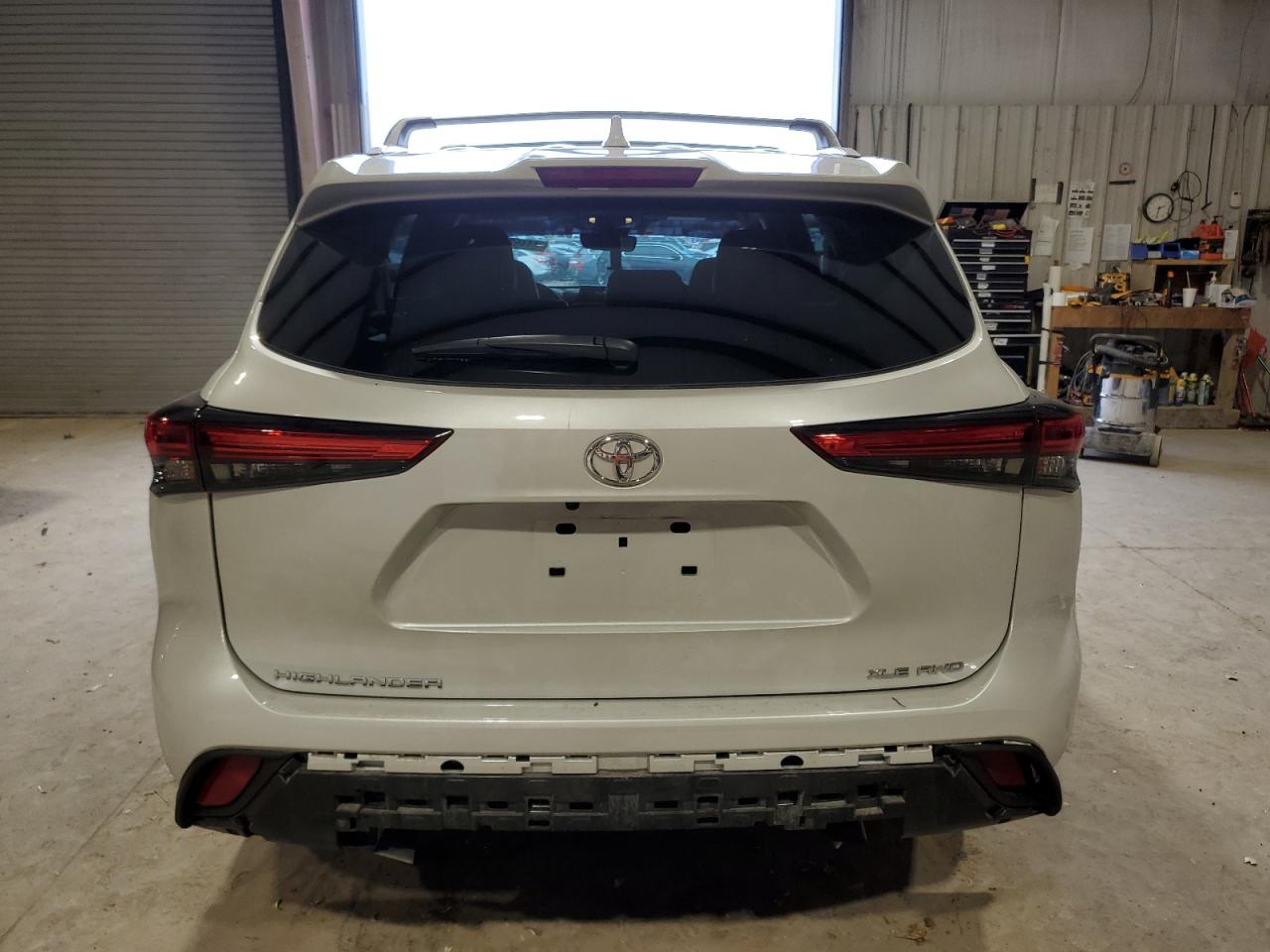 2022 Toyota Highlander - Image 6
