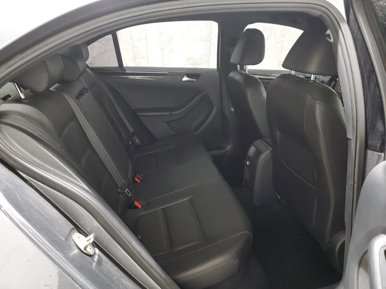 2018 Volkswagen Jetta - Image 10