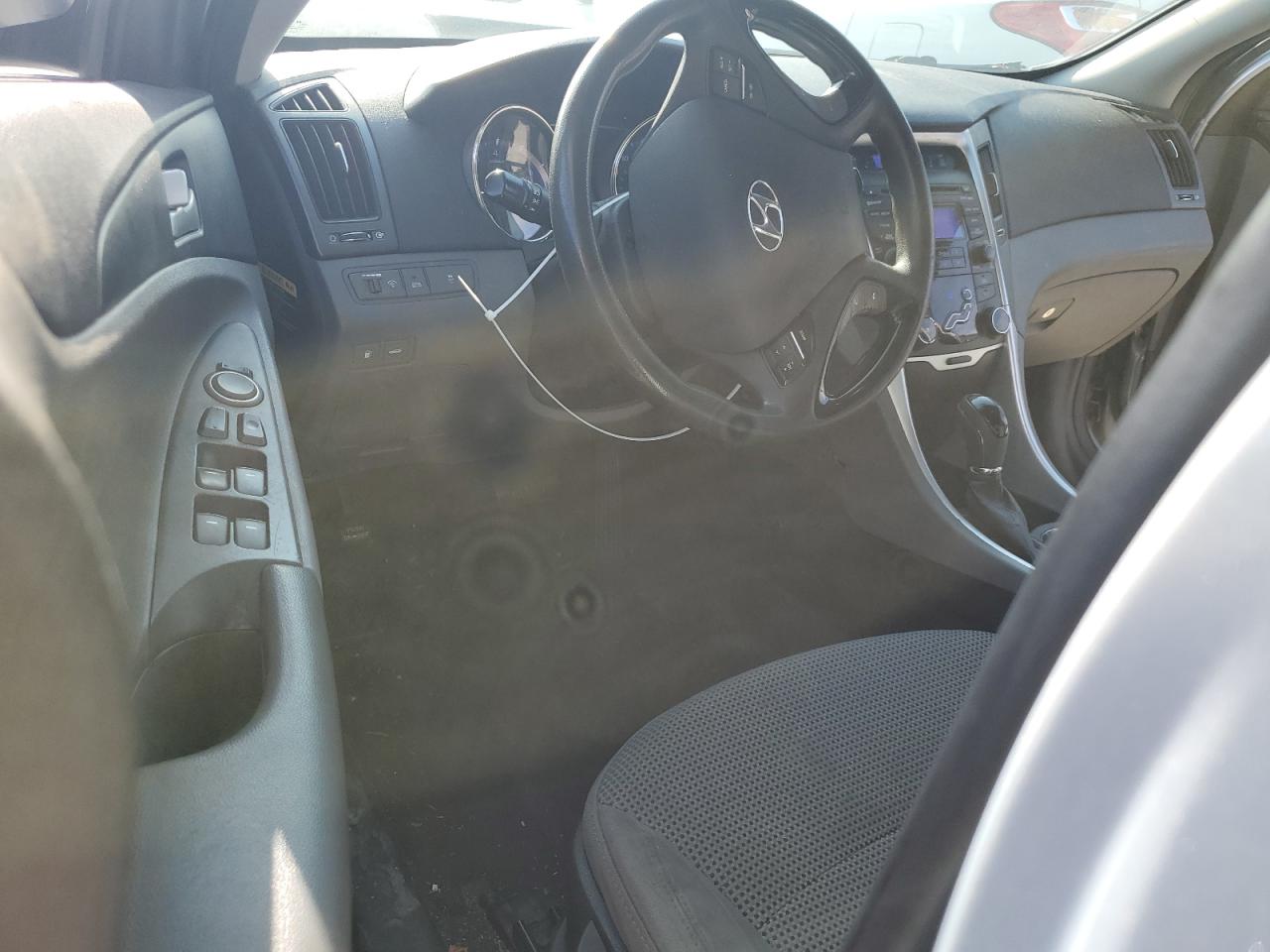 2012 Hyundai Sonata - Image 8