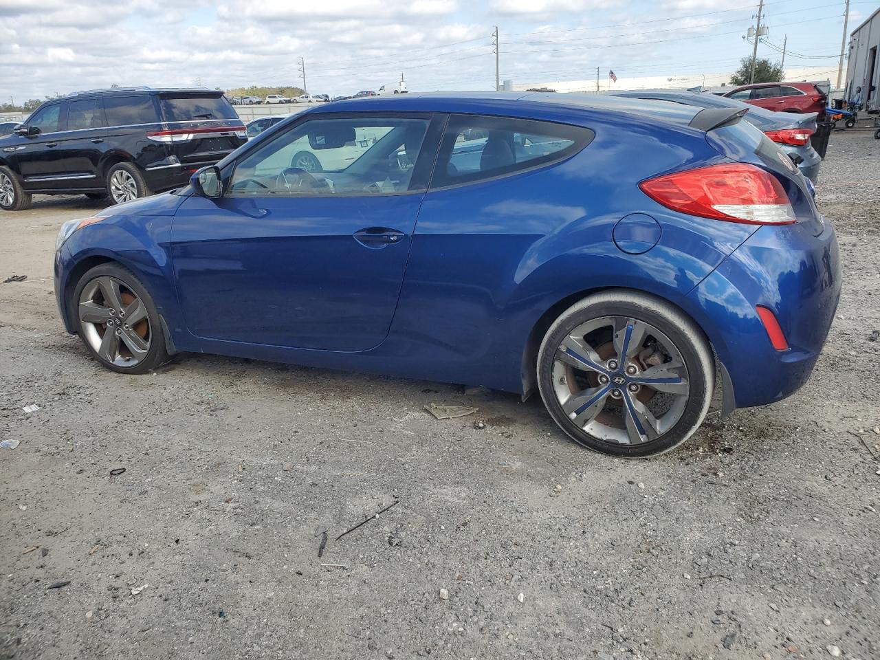 2015 Hyundai Veloster - Image 2