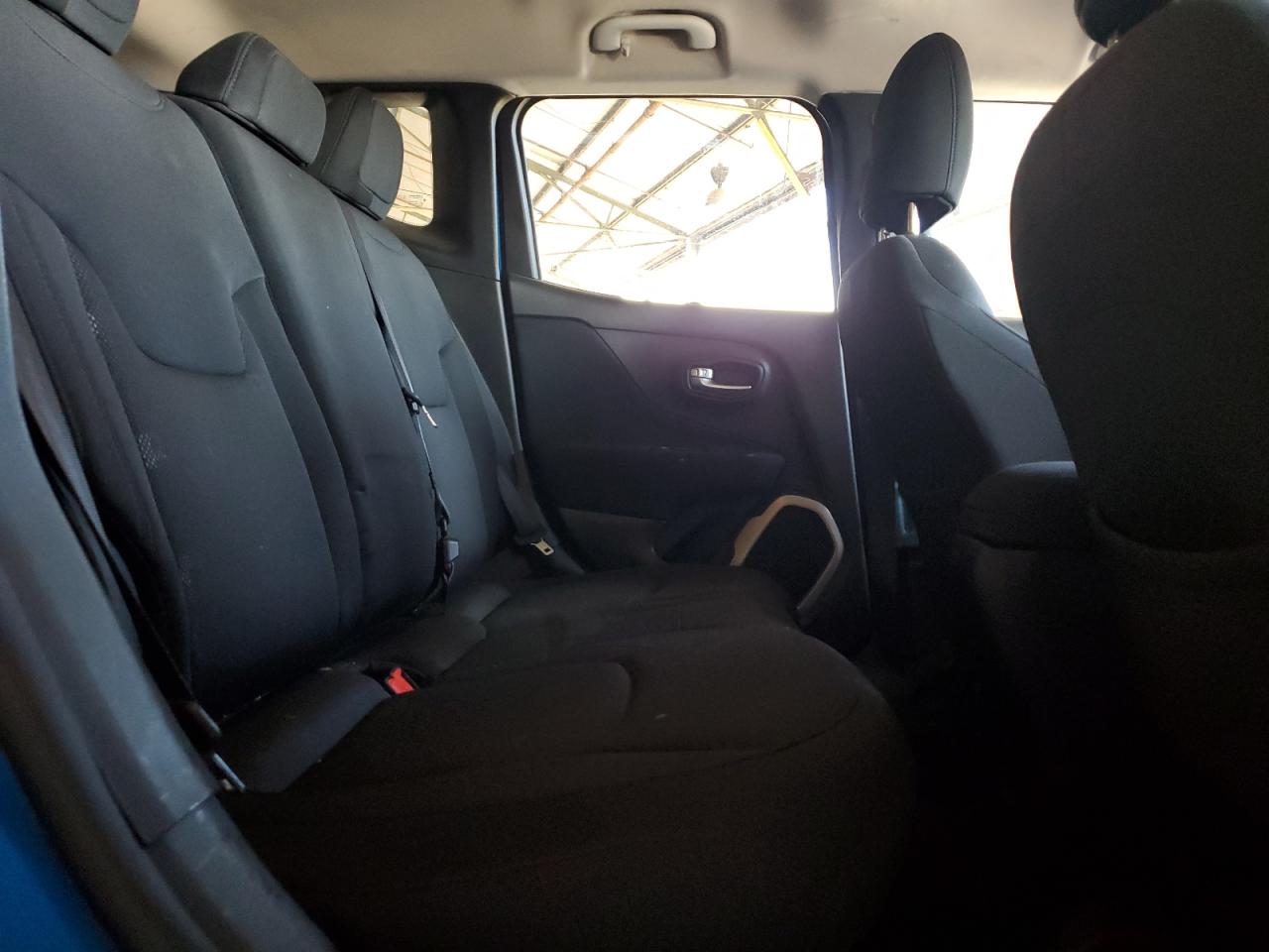 2015 Jeep Renegade - Image 11