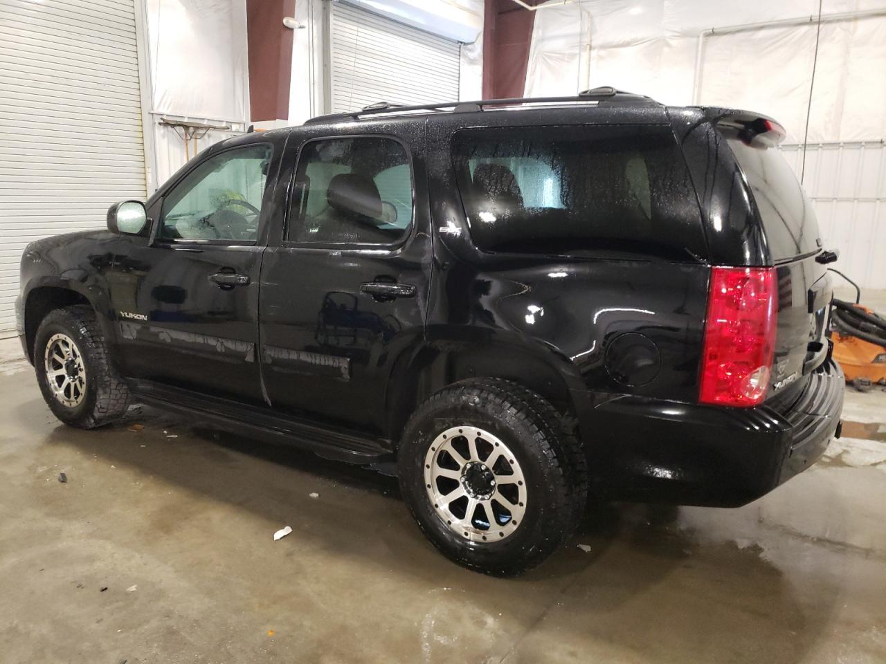 2014 GMC Yukon - Image 2