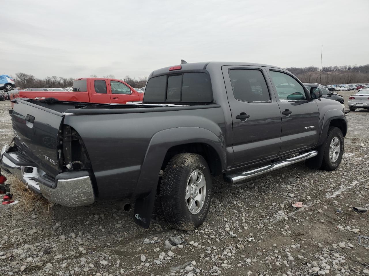 2015 Toyota Tacoma - Image 3