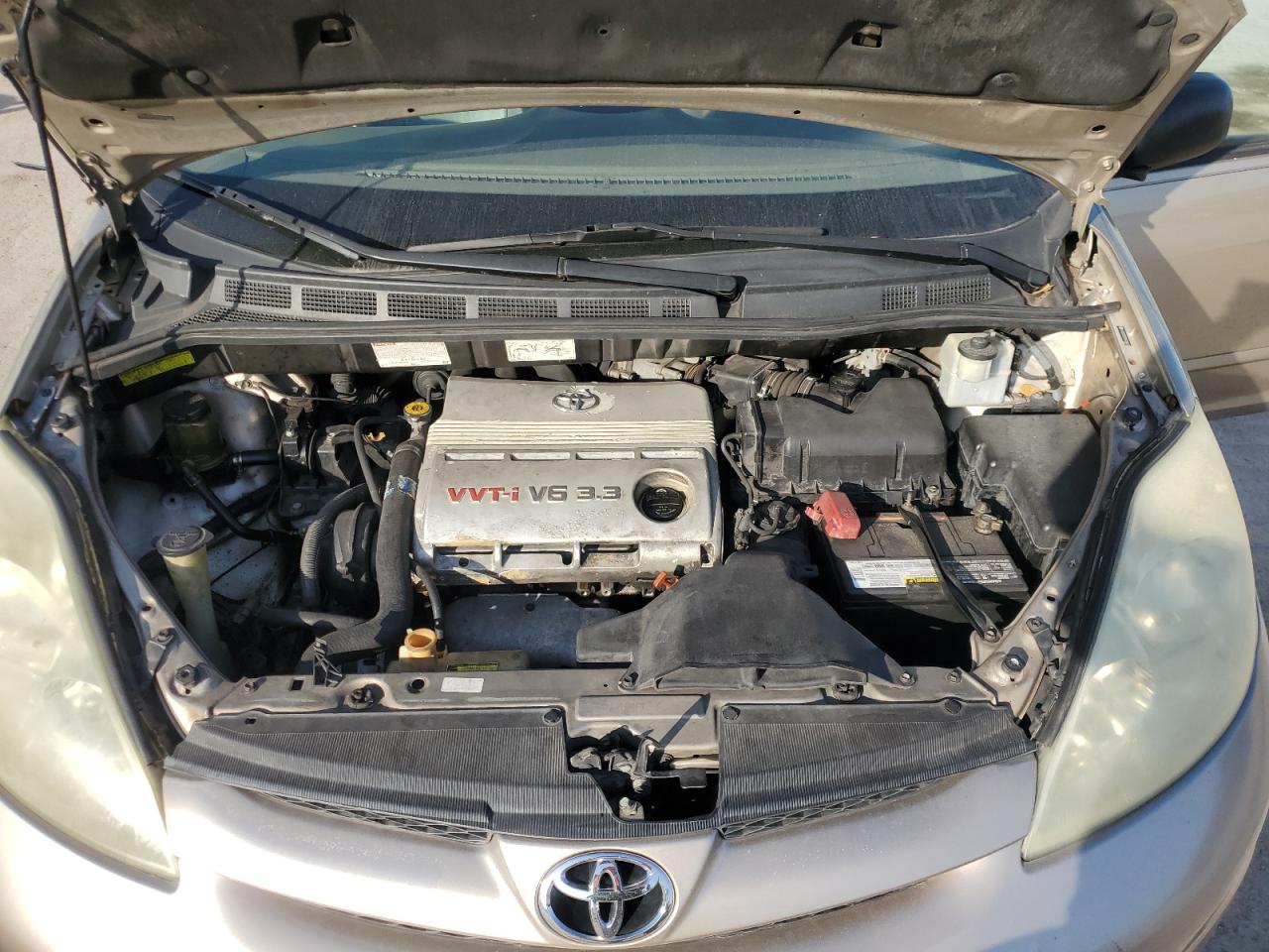 2006 Toyota Sienna - Image 13