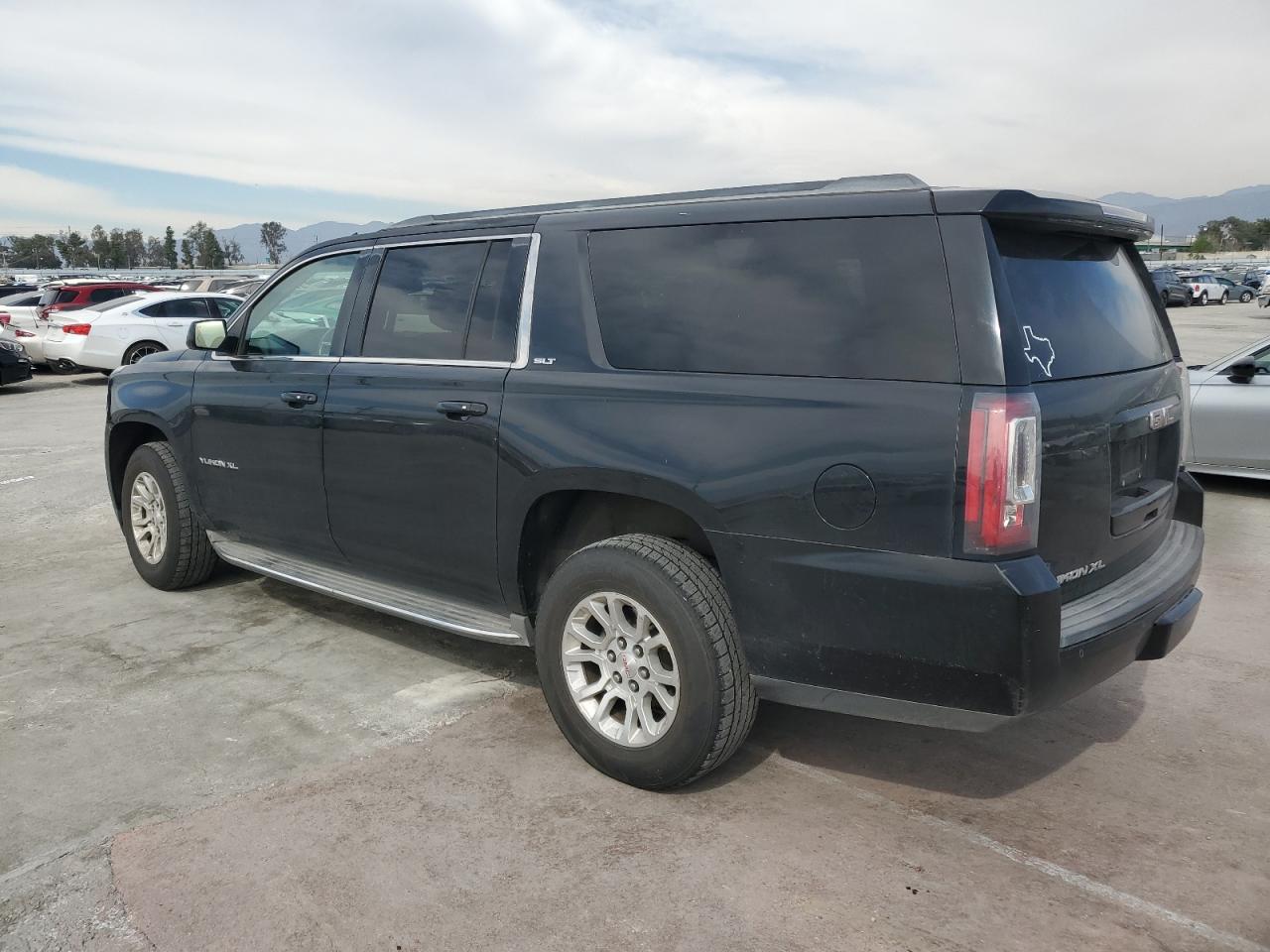 2015 GMC Yukon - Image 2