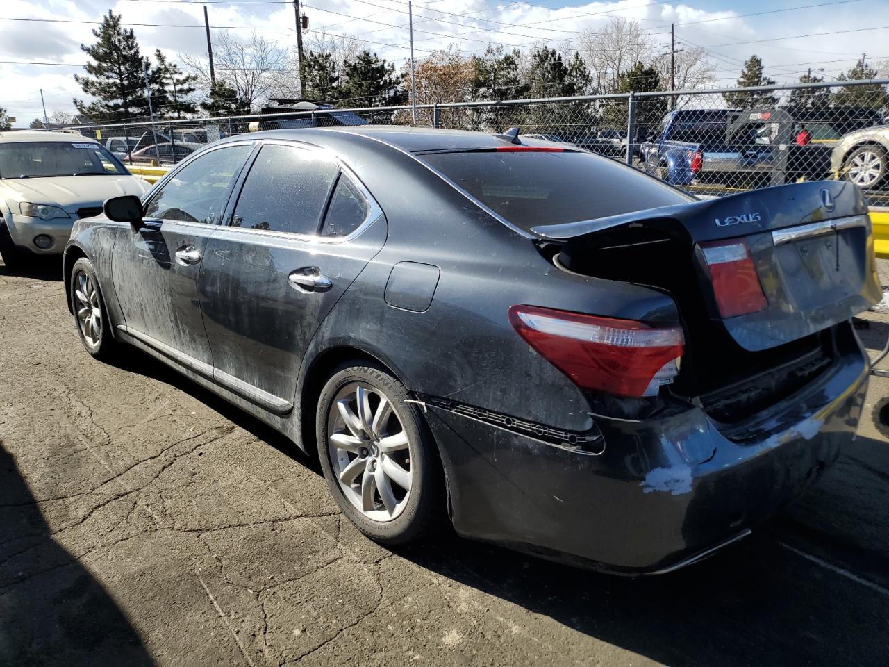 2007 Lexus LS - Image 2