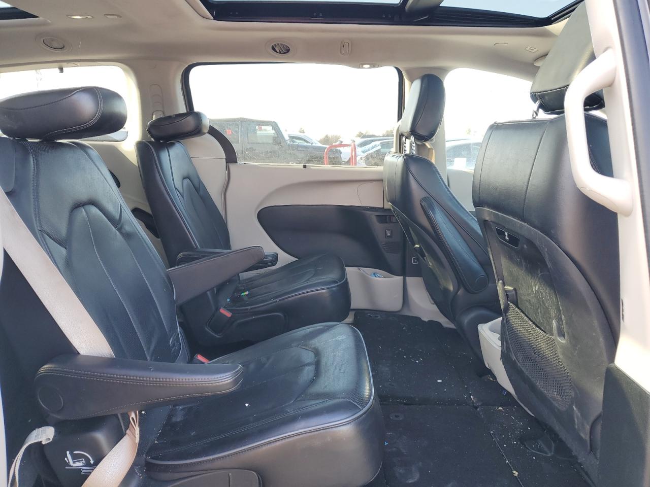 2018 Chrysler Pacifica - Image 11