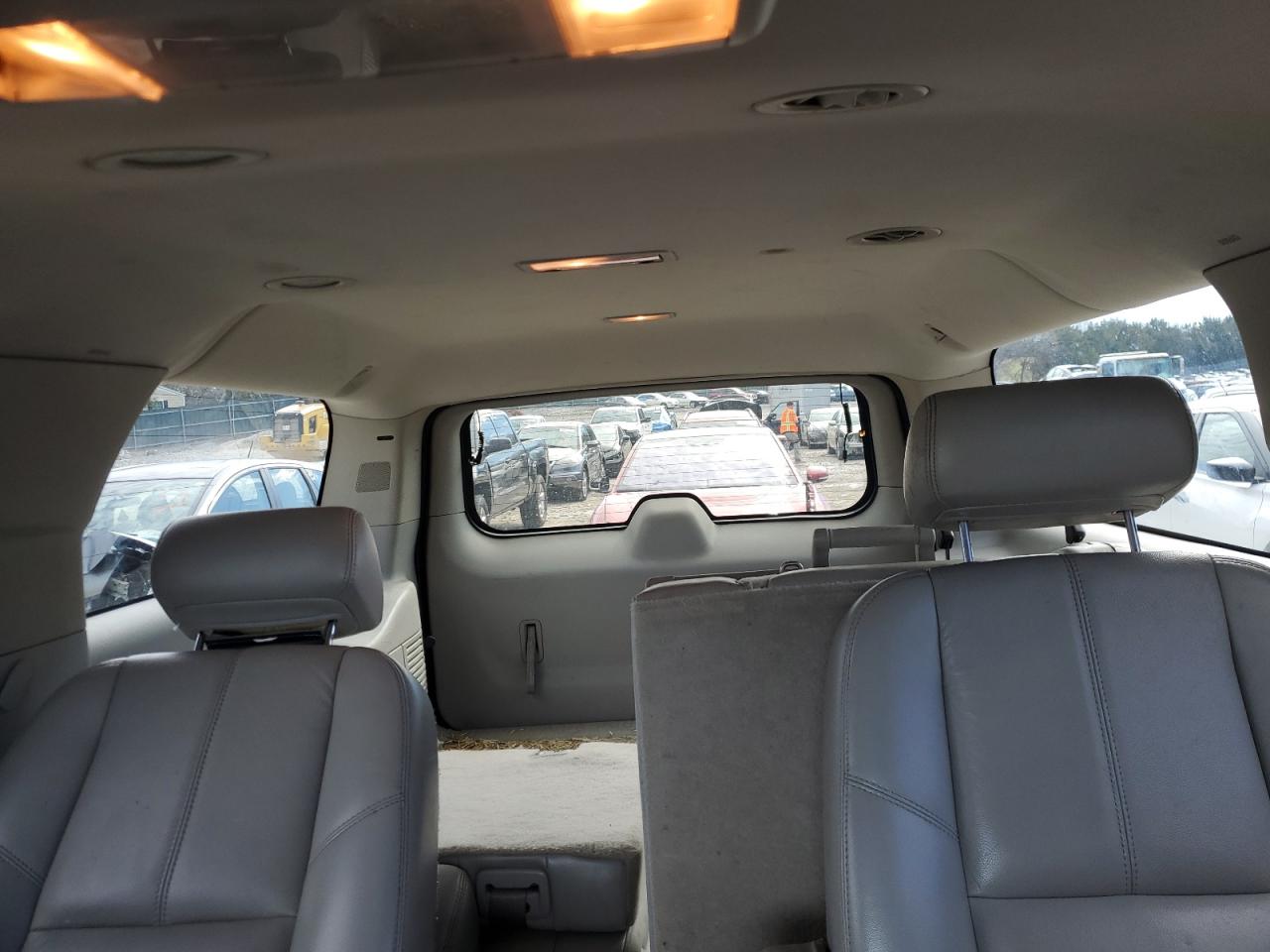 2007 Chevrolet Suburban - Image 10