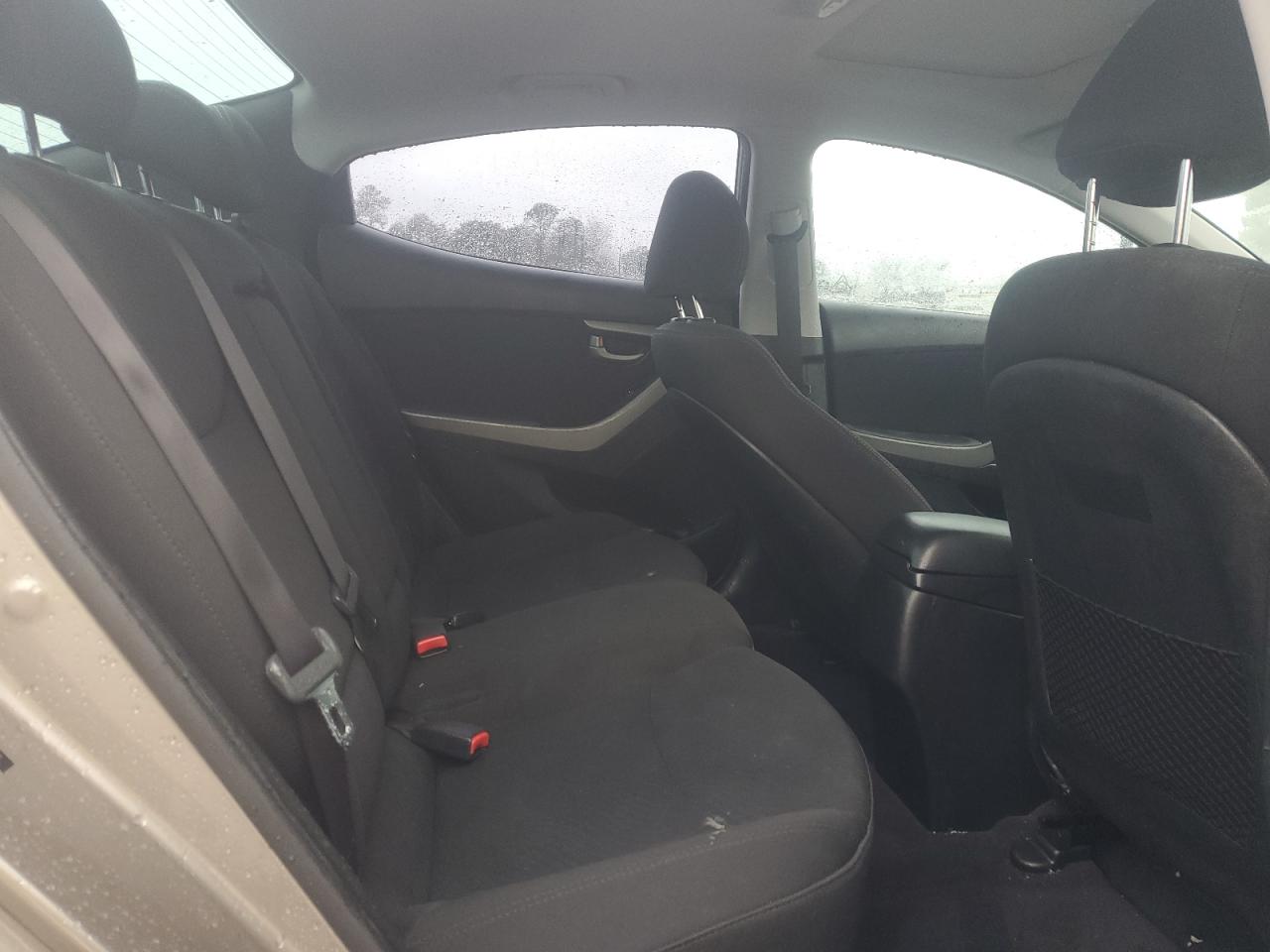 2015 Hyundai Elantra - Image 10