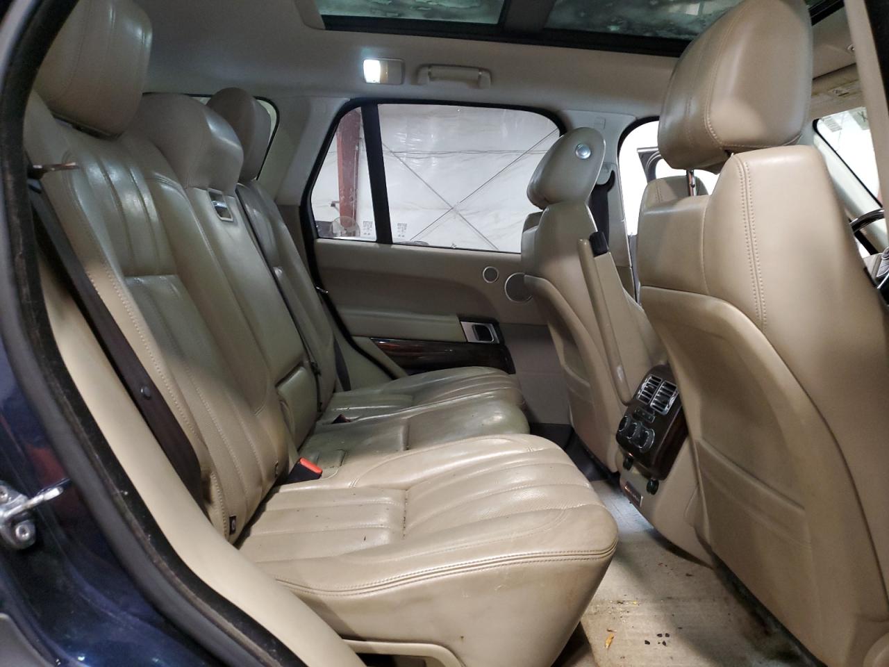 2015 Land Rover Range Rover - Image 11